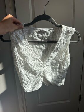ZARA White Textured Cropped V Neck Tank Top